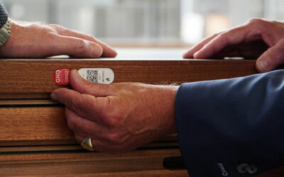 Één miljoenste GND-label in een deur geplaatst